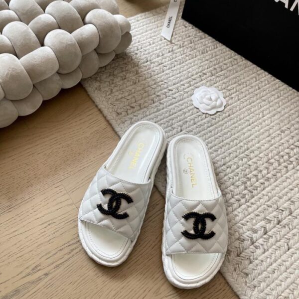 repliche,replica,perfette,siti di,affidabili,migliori siti,dove comprare,1:1,scarpe da ginnastica Nuove pantofole Chanel a forma di diamante con suola spessa, versione top, per l’inizio della primavera