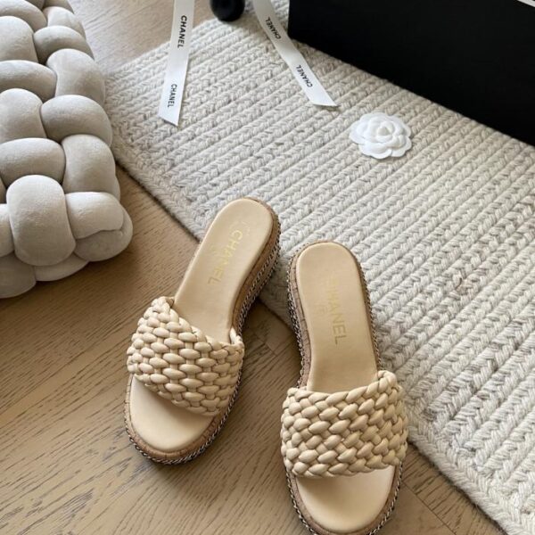 repliche,replica,perfette,siti di,affidabili,migliori siti,dove comprare,1:1,scarpe da ginnastica Sandali con plateau intrecciati Chanel, nuova serie di sandali primaverili di inizio stagione, versione top