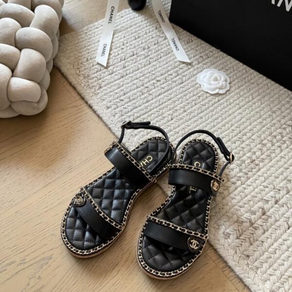 repliche,replica,perfette,siti di,affidabili,migliori siti,dove comprare,1:1,scarpe da ginnastica Sandali con catena Chanel Early Spring, nuova serie, versione top