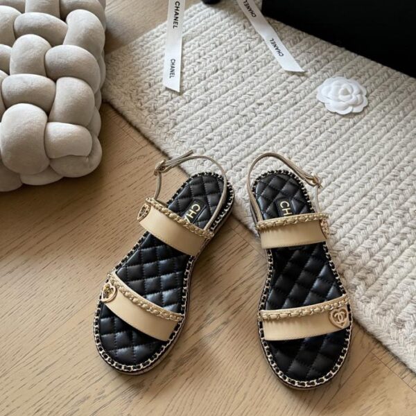 repliche,replica,perfette,siti di,affidabili,migliori siti,dove comprare,1:1,scarpe da ginnastica Sandali con catena Chanel Early Spring, nuova serie, versione top
