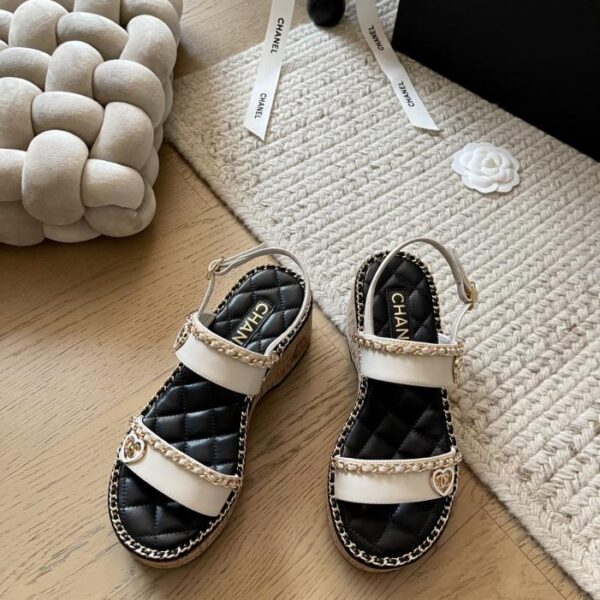 repliche,replica,perfette,siti di,affidabili,migliori siti,dove comprare,1:1,scarpe da ginnastica Sandali con catena Chanel Early Spring, nuova serie, versione top