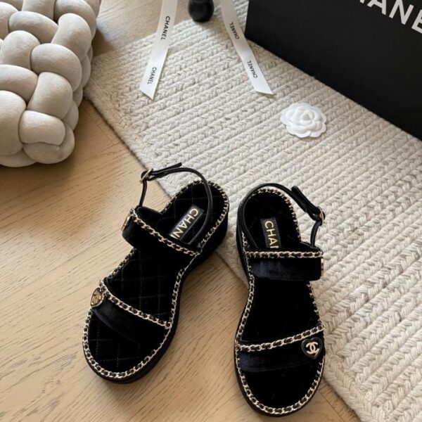 repliche,replica,perfette,siti di,affidabili,migliori siti,dove comprare,1:1,scarpe da ginnastica Sandali con catena Chanel Early Spring, nuova serie, versione top