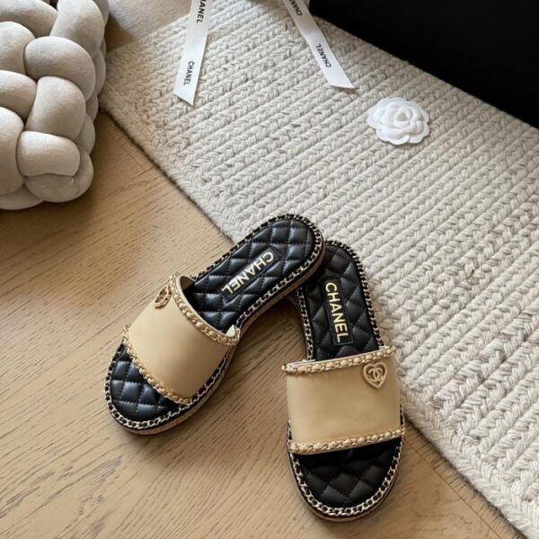 repliche,replica,perfette,siti di,affidabili,migliori siti,dove comprare,1:1,scarpe da ginnastica Sandali con catena Chanel Early Spring, nuova serie, versione top