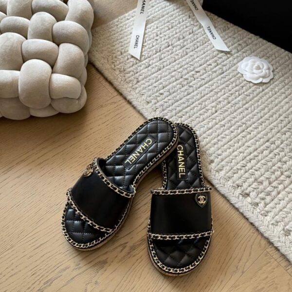 repliche,replica,perfette,siti di,affidabili,migliori siti,dove comprare,1:1,scarpe da ginnastica Sandali con catena Chanel Early Spring, nuova serie, versione top