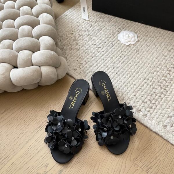 repliche,replica,perfette,siti di,affidabili,migliori siti,dove comprare,1:1,scarpe da ginnastica Nuove pantofole di camelia Chanel, versione top della serie