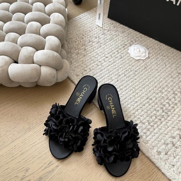repliche,replica,perfette,siti di,affidabili,migliori siti,dove comprare,1:1,scarpe da ginnastica Nuove pantofole di camelia Chanel, versione top della serie