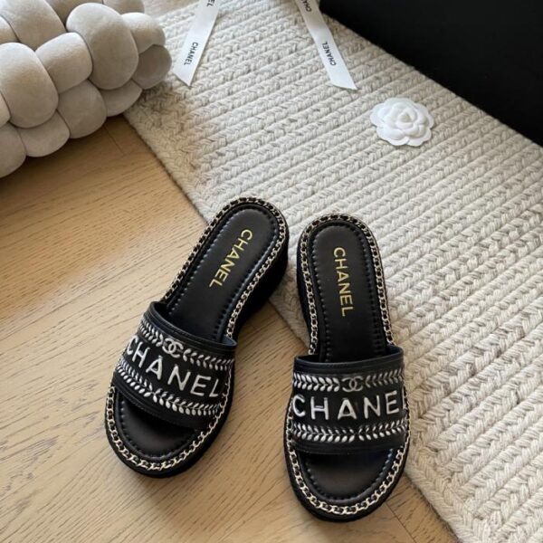 repliche,replica,perfette,siti di,affidabili,migliori siti,dove comprare,1:1,scarpe da ginnastica Sandali con catena Chanel Early Spring, nuova serie, versione top
