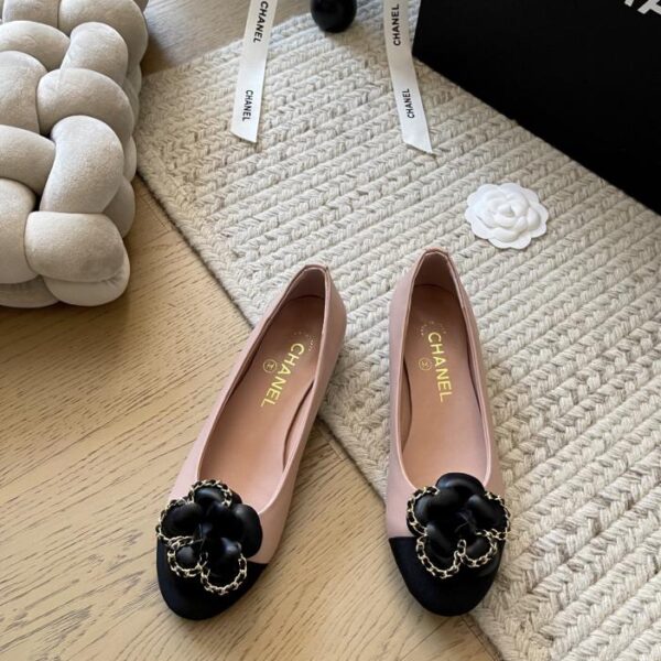 repliche,replica,perfette,siti di,affidabili,migliori siti,dove comprare,1:1,scarpe da ginnastica Scarpe singole Chanel Camellia, nuove di zecca, versione top