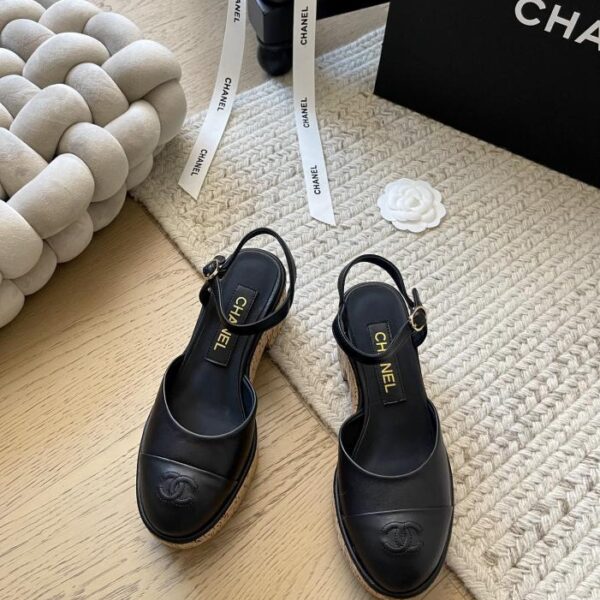 repliche,replica,perfette,siti di,affidabili,migliori siti,dove comprare,1:1,scarpe da ginnastica Sandali Chanel Early Spring con suola spessa effetto legno