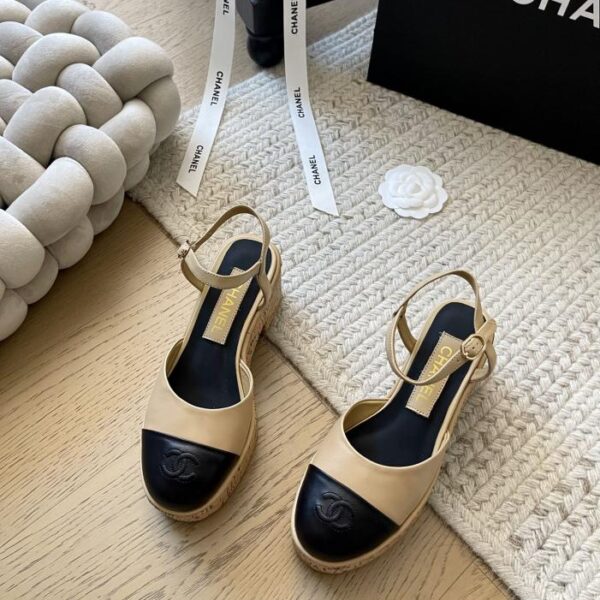 repliche,replica,perfette,siti di,affidabili,migliori siti,dove comprare,1:1,scarpe da ginnastica Sandali Chanel Early Spring con suola spessa effetto legno