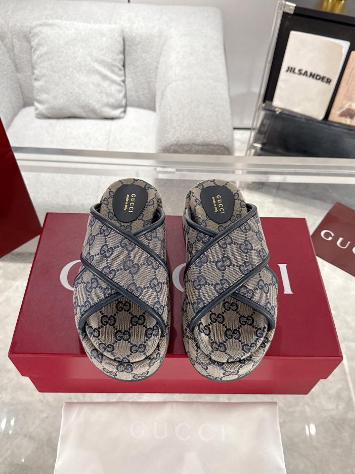 repliche,replica,perfette,siti di,affidabili,migliori siti,dove comprare,1:1,scarpe da ginnastica Ciabatte Gucci classiche in tela con motivo GG incrociato e suola spessa, versione da coppia repliche,replica,perfette,siti di,affidabili,migliori siti,dove comprare,1:1,scarpe da ginnastica Ciabatte Gucci classiche in tela con motivo GG incrociato e suola spessa, versione da coppia