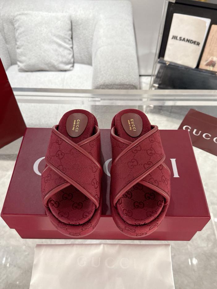 repliche,replica,perfette,siti di,affidabili,migliori siti,dove comprare,1:1,scarpe da ginnastica Ciabatte Gucci classiche in tela con motivo GG incrociato e suola spessa, versione da coppia repliche,replica,perfette,siti di,affidabili,migliori siti,dove comprare,1:1,scarpe da ginnastica Ciabatte Gucci classiche in tela con motivo GG incrociato e suola spessa, versione da coppia