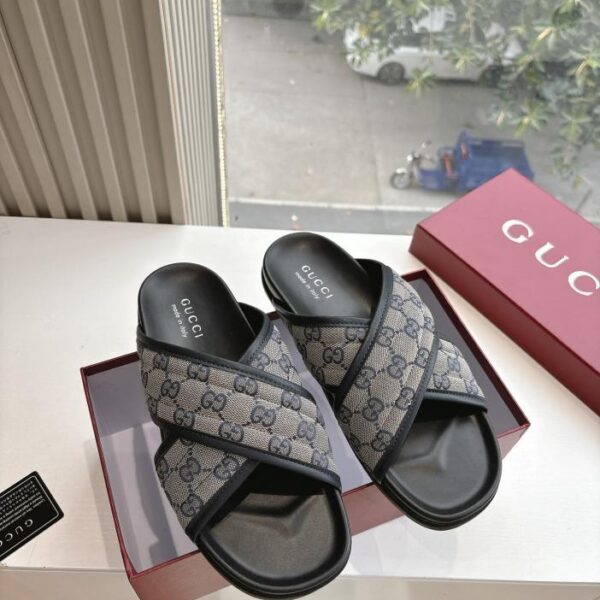 G335 versione top GUCCI pantofole da donna con suola spessa e mules chiuse
