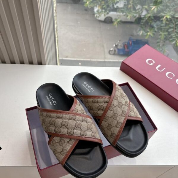 G335 versione top GUCCI pantofole da donna con suola spessa e mules chiuse