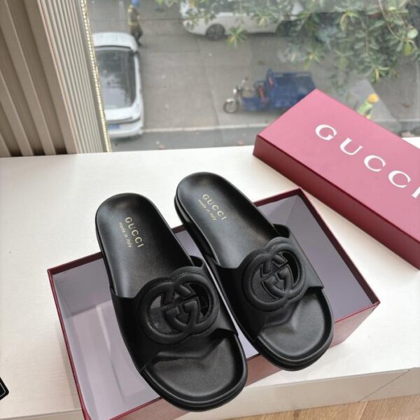 G335 versione top GUCCI pantofole da donna con suola spessa e mules chiuse
