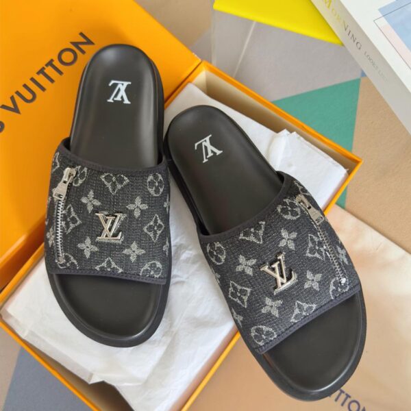 Sandali con plateau e plateau in rilievo Louis Vuitton, versione top