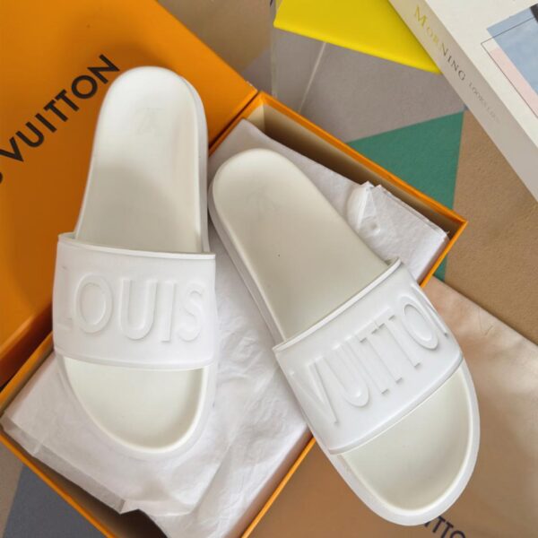 Sandali con plateau e plateau in rilievo Louis Vuitton, versione top