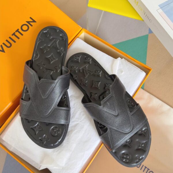 Sandali con plateau e plateau in rilievo Louis Vuitton, versione top