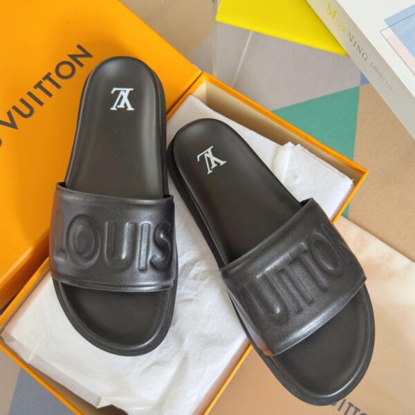 Sandali con plateau e plateau in rilievo Louis Vuitton, versione top