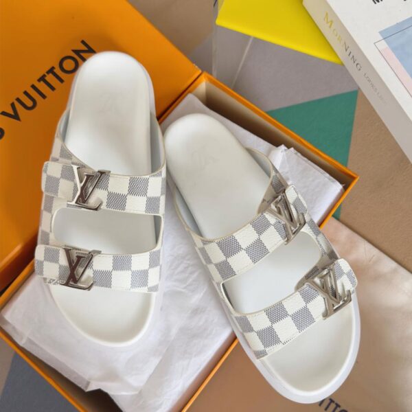 Sandali con plateau e plateau in rilievo Louis Vuitton, versione top