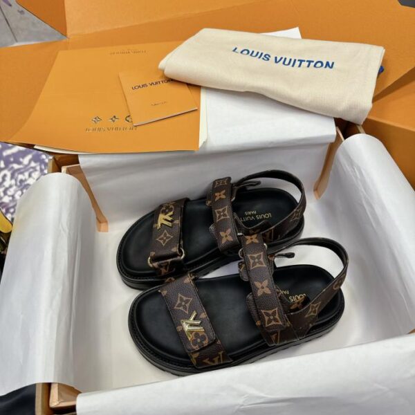 repliche,replica,perfette,siti di,affidabili,migliori siti,dove comprare,1:1,scarpe da ginnastica Nuovi sandali da donna Louis Vuitton SUNSET COMFORT, sandali piatti