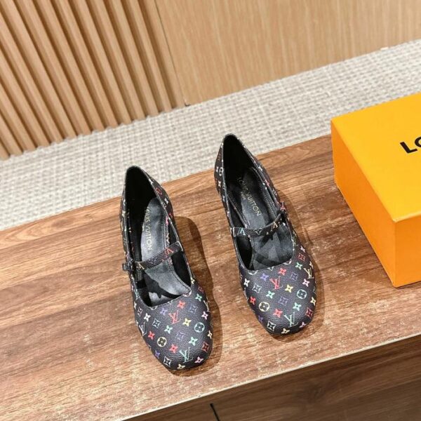 repliche,replica,perfette,siti di,affidabili,migliori siti,dove comprare,1:1,scarpe da ginnastica Sandali Mary Jane Louis Vuitton nuovi con tacco spesso e cava, colore vecchio, scarpe singole
