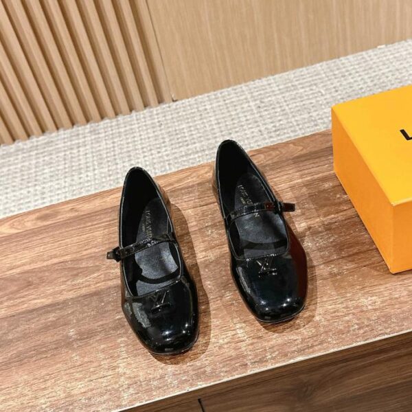 repliche,replica,perfette,siti di,affidabili,migliori siti,dove comprare,1:1,scarpe da ginnastica Sandali Mary Jane Louis Vuitton nuovi con tacco spesso e cava, colore vecchio, scarpe singole