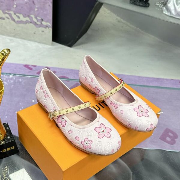 repliche,replica,perfette,siti di,affidabili,migliori siti,dove comprare,1:1,scarpe da ginnastica Collezione di scarpe primavera/estate Louis Vuitton, ballerine Mary Jane alla moda
