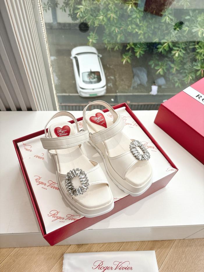 repliche,replica,perfette,siti di,affidabili,migliori siti,dove comprare,1:1,scarpe da ginnastica Sandali con fibbia a forma di C e doppio diamante della serie Flower RV25, ultima collezione (II9VY) repliche,replica,perfette,siti di,affidabili,migliori siti,dove comprare,1:1,scarpe da ginnastica Sandali con fibbia a forma di C e doppio diamante della serie Flower RV25, ultima collezione (II9VY)