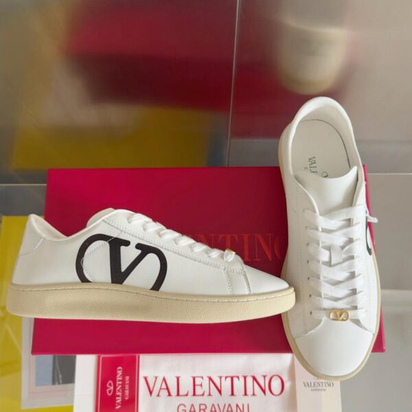 repliche,replica,perfette,siti di,affidabili,migliori siti,dove comprare,1:1,scarpe da ginnastica Scarpe sportive casual Valentino Royco serie Cherry Cat, modello top bianco, stile coppia (DS0AY)