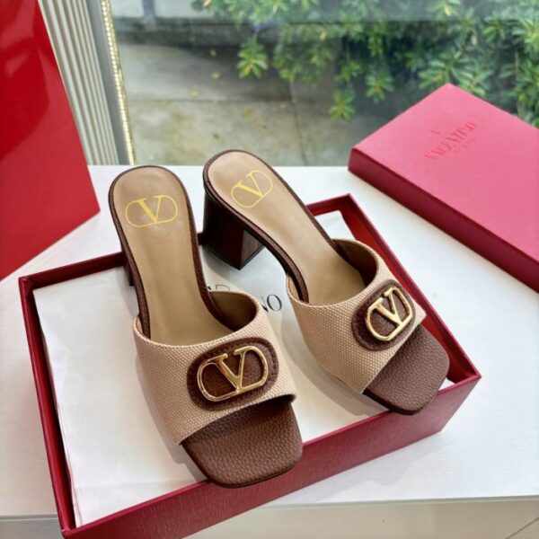 repliche,replica,perfette,siti di,affidabili,migliori siti,dove comprare,1:1,scarpe da ginnastica Sandali classici VALENTINO primavera ed estate VLOGO SIGNATURE con fibbia in metallo (F22CU)