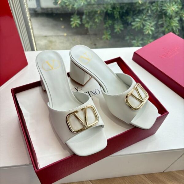 repliche,replica,perfette,siti di,affidabili,migliori siti,dove comprare,1:1,scarpe da ginnastica Sandali classici VALENTINO primavera ed estate con fibbia in metallo VLOGO SIGNATURE (J5O9N)
