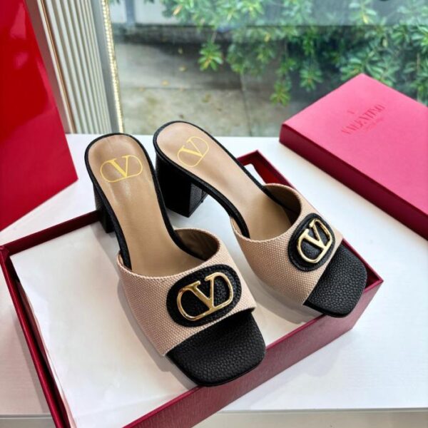 repliche,replica,perfette,siti di,affidabili,migliori siti,dove comprare,1:1,scarpe da ginnastica Sandali classici VALENTINO primavera ed estate con fibbia in metallo VLOGO SIGNATURE (KJHB1)