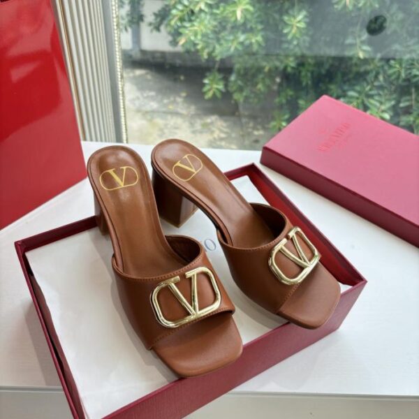 repliche,replica,perfette,siti di,affidabili,migliori siti,dove comprare,1:1,scarpe da ginnastica Sandali classici primaverili ed estivi VALENTINO VLOGO SIGNATURE con fibbia in metallo (NZPLZ)
