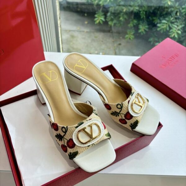 repliche,replica,perfette,siti di,affidabili,migliori siti,dove comprare,1:1,scarpe da ginnastica Sandali classici VALENTINO primavera ed estate con fibbia in metallo VLOGO SIGNATURE (C3HUD)