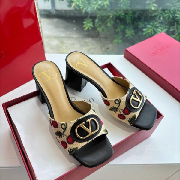repliche,replica,perfette,siti di,affidabili,migliori siti,dove comprare,1:1,scarpe da ginnastica Sandali classici VALENTINO primavera ed estate VLOGO SIGNATURE con fibbia in metallo (EZA5F)