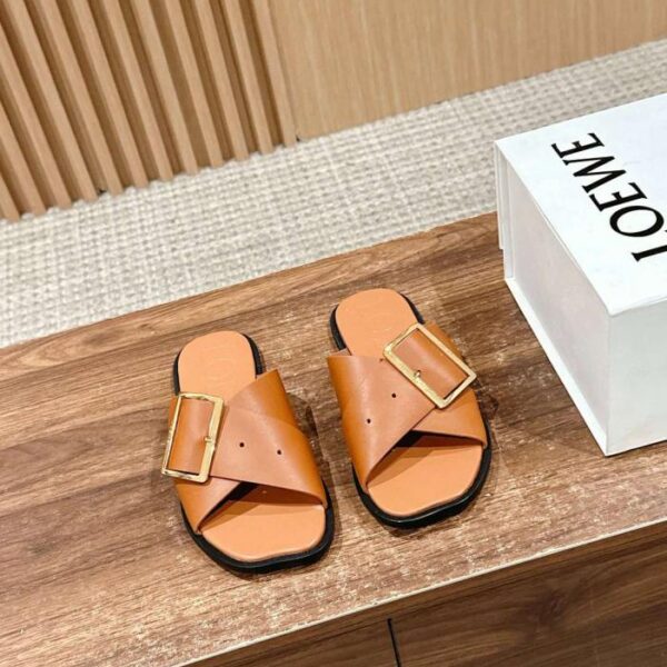 Pantofole piatte con cinturino incrociato della serie Early Spring di Loewe (JOGEN)
