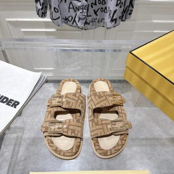 repliche,replica,perfette,siti di,affidabili,migliori siti,dove comprare,1:1,scarpe da ginnastica Sandali e pantofole estive Fendi (5EEPM)
