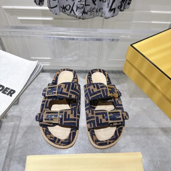 repliche,replica,perfette,siti di,affidabili,migliori siti,dove comprare,1:1,scarpe da ginnastica Sandali e pantofole estive Fendi (9XEBA)