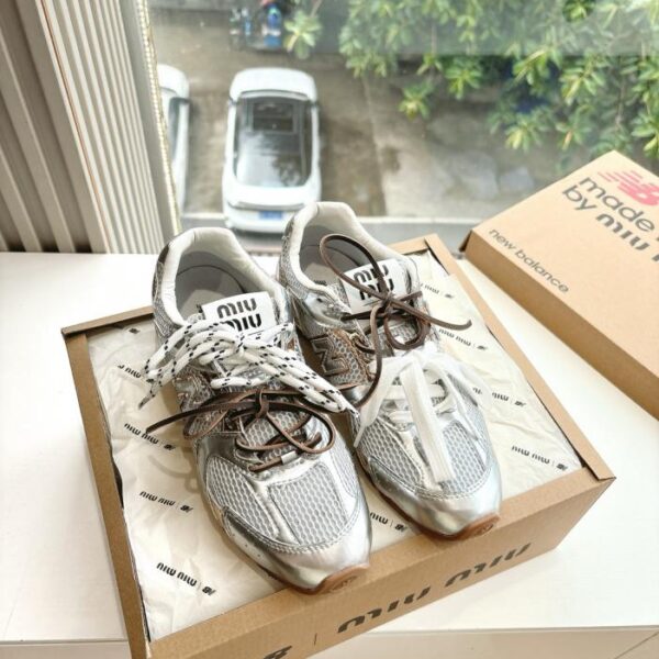 repliche,replica,perfette,siti di,affidabili,migliori siti,dove comprare,1:1,scarpe da ginnastica Miu Miu ha co-brandizzato le nuove scarpe sportive tedesche da allenamento di colore Maillard, nuove scarpe sportive Miumiu NB530 (RXPHA)