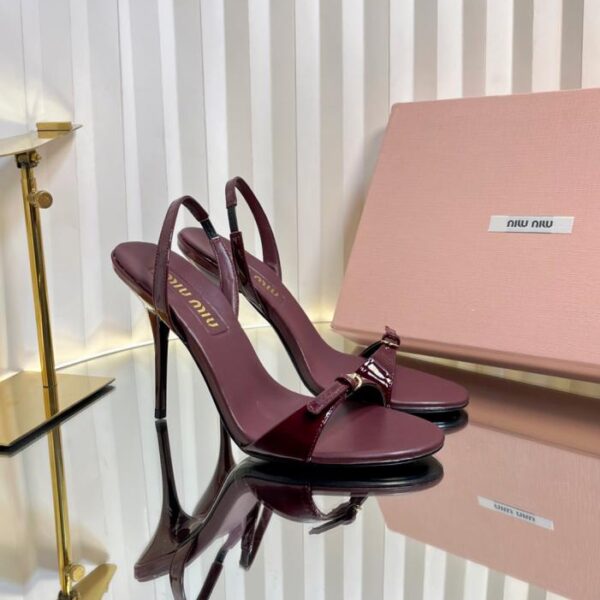 repliche,replica,perfette,siti di,affidabili,migliori siti,dove comprare,1:1,scarpe da ginnastica Sandali con cinturino e tacco alto in stile passerella Miu Miu per la primavera e l’estate (FQXD6)