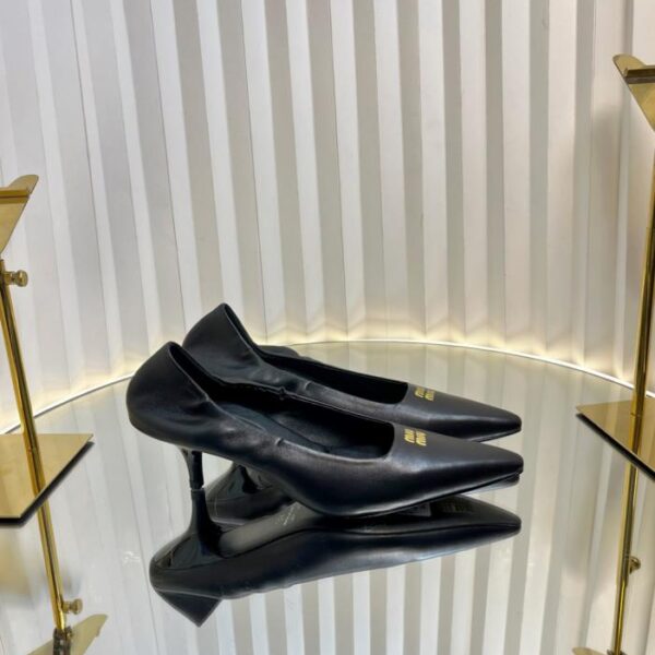 repliche,replica,perfette,siti di,affidabili,migliori siti,dove comprare,1:1,scarpe da ginnastica Miu Miu Primavera/Estate Nuove scarpe con tacco alto a punta (MSQKF)