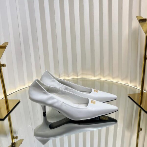 repliche,replica,perfette,siti di,affidabili,migliori siti,dove comprare,1:1,scarpe da ginnastica Miu Miu Primavera/Estate Nuove scarpe con tacco alto a punta (YVNQE)
