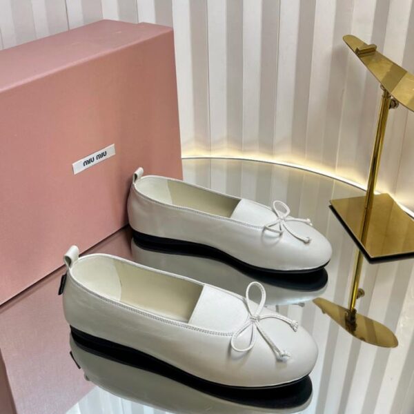 repliche,replica,perfette,siti di,affidabili,migliori siti,dove comprare,1:1,scarpe da ginnastica Ballerine con punta tonda e fiocco Miu Miu Catwalk (B9NC9)