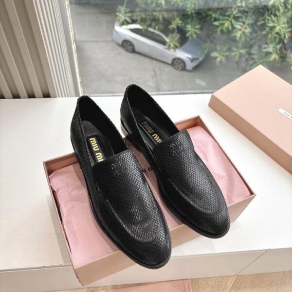 repliche,replica,perfette,siti di,affidabili,migliori siti,dove comprare,1:1,scarpe da ginnastica Miu Miu Mary Jane, ballerine con tacco grosso e intreccio cavo, versione singola (WACJ8)