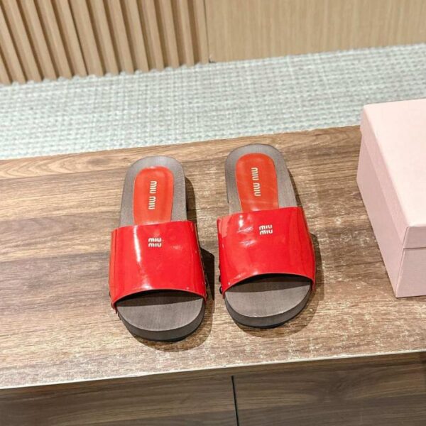 repliche,replica,perfette,siti di,affidabili,migliori siti,dove comprare,1:1,scarpe da ginnastica Zoccoli da passerella Miu Miu (3R7UT)