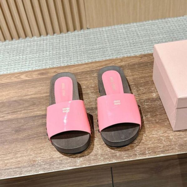 repliche,replica,perfette,siti di,affidabili,migliori siti,dove comprare,1:1,scarpe da ginnastica Zoccoli da passerella Miu Miu (7E3HZ)