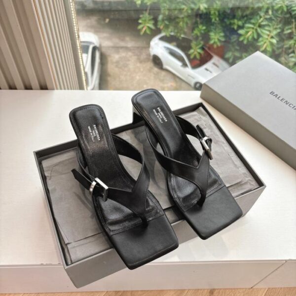 repliche,replica,perfette,siti di,affidabili,migliori siti,dove comprare,1:1,scarpe da ginnastica Pantofole BALENCIAGA in stile punk per la primavera e l’estate (KLF6Z)