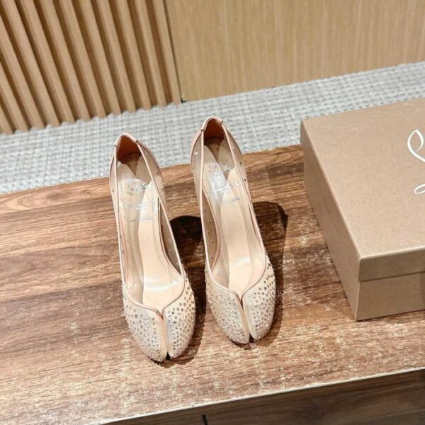 repliche,replica,perfette,siti di,affidabili,migliori siti,dove comprare,1:1,scarpe da ginnastica Serie di scarpe congiunte Christian Louboutin x Maison Margiela: scarpe con tacco alto e punta divisa (FS3D6)