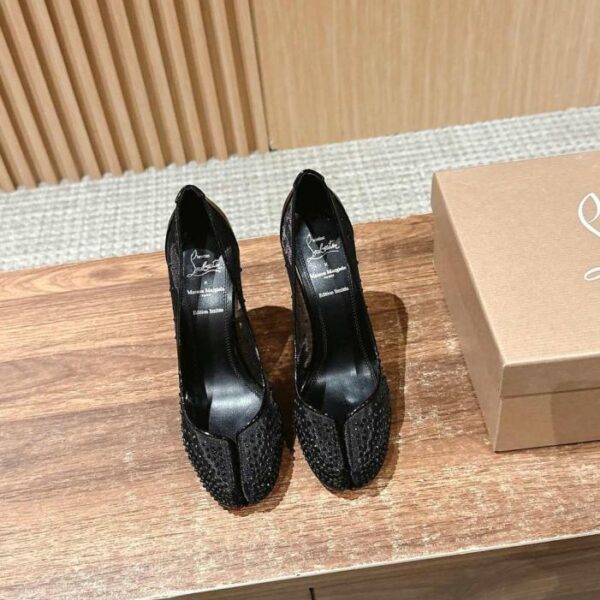 repliche,replica,perfette,siti di,affidabili,migliori siti,dove comprare,1:1,scarpe da ginnastica Christian Louboutin x Maison Margiela Joint Shoes Series – Scarpe col tacco alto con punta divisa (PREOW)
